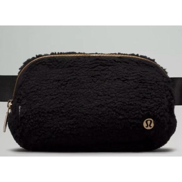 Everywhere Belt Bag Fleece - Picture 1 of 6